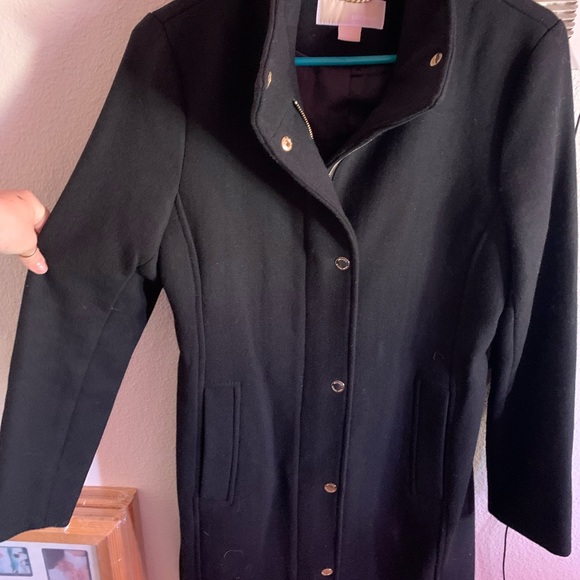 Long micheal kors black coat with gold buttons - Picture 8 of 8